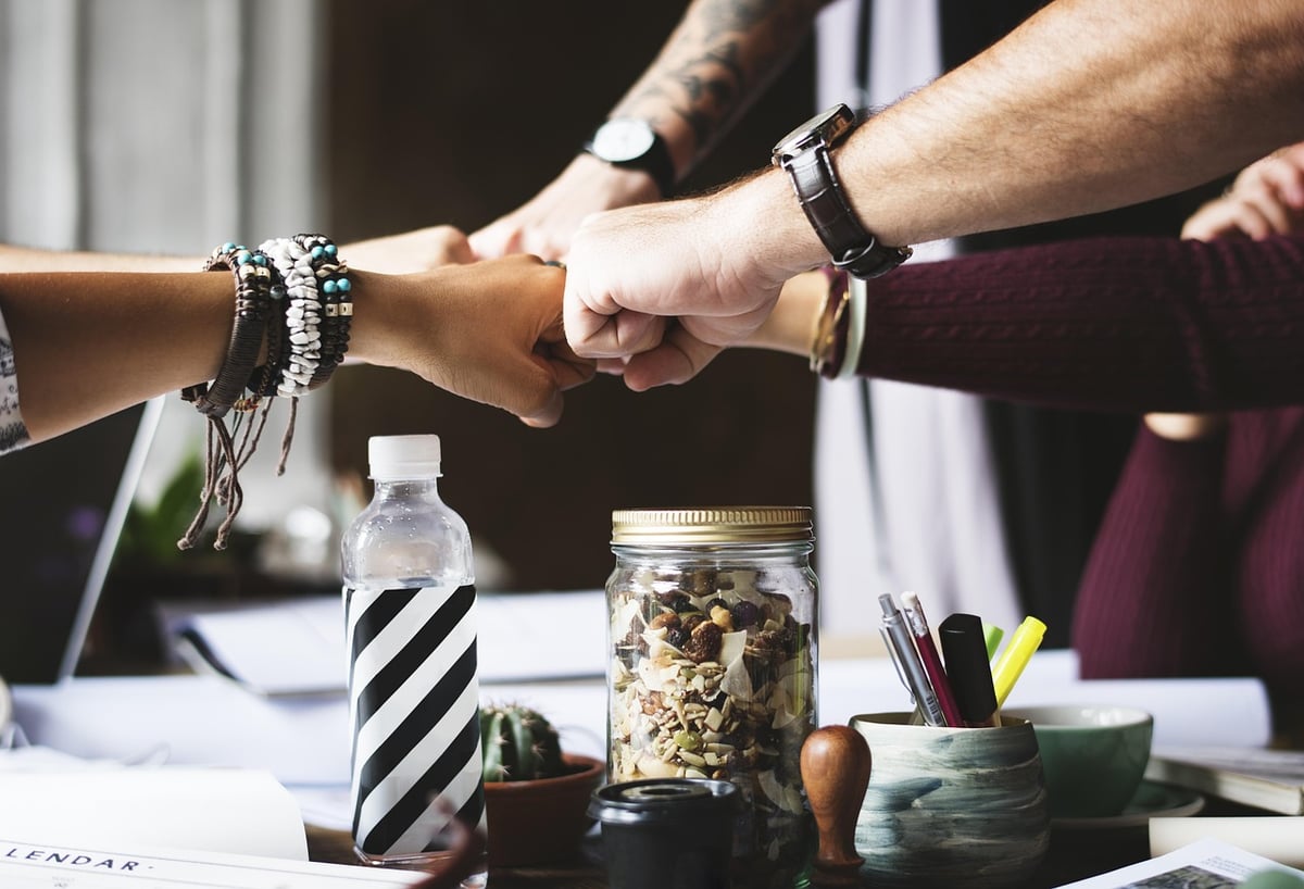 Faut-il créer son entreprise seul ou s’associer dès le départ ?