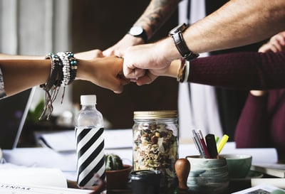 Faut-il créer son entreprise seul ou s’associer dès le départ ?